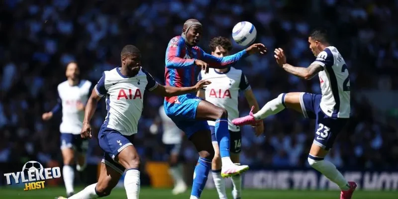 Tottenham im ắng trên thị trường chuyển nhượng