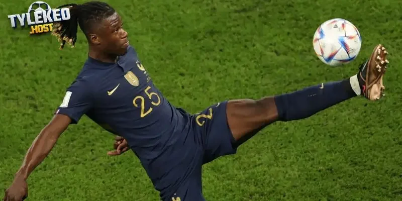Eduardo Camavinga là tiền vệ đa năng 