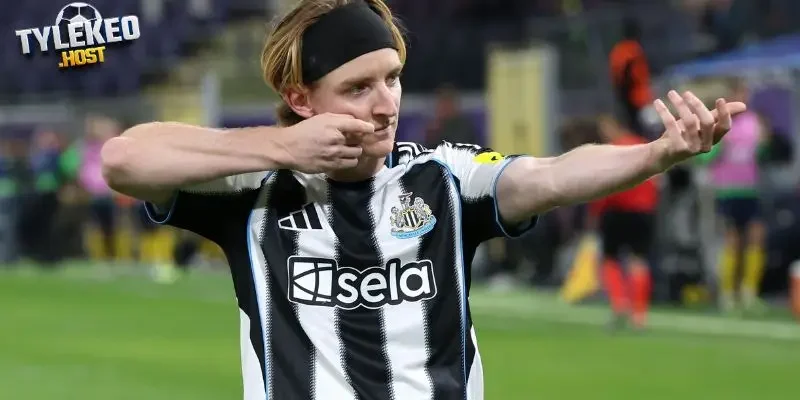 Gordon là thương vụ then chốt của Arsenal, Ronaldo thâu tóm Almeria