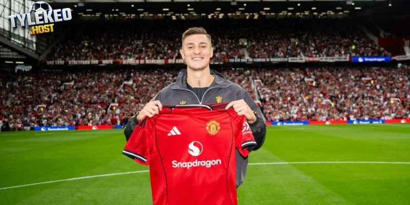 Neville khen Sesko, Carrick giúp MU ngược dòng