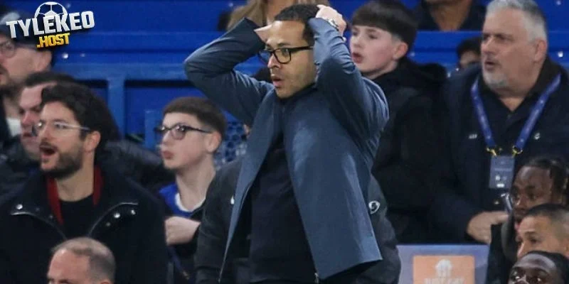 Sai lầm cá nhân phá triết lý Rosenior, Liverpool lo khi thiếu Salah