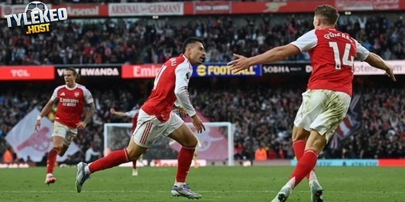 Arsenal đe dọa tham vọng vô địch của Man City